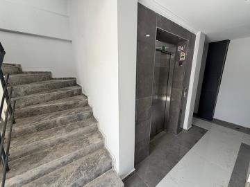 TC1952-lift-in-the-apartment-block