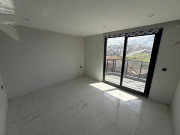 TC1952-patio-doors-in-the-bedroom