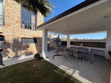 TC1954-covered-terrace