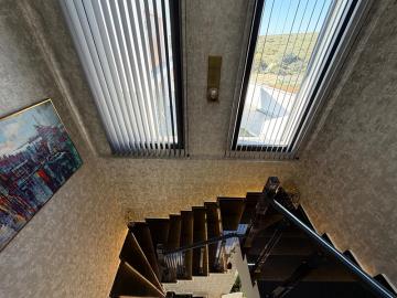 TC1955-bright-staircase