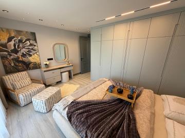 TC1956-bedroom-with-built-in-wardrobes