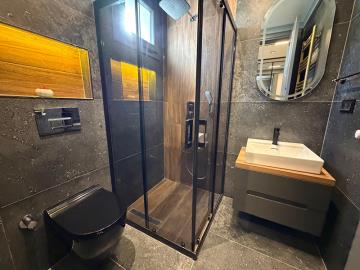 TC1956-en-suite-bathroom