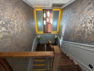 TC1956-feature-stairway