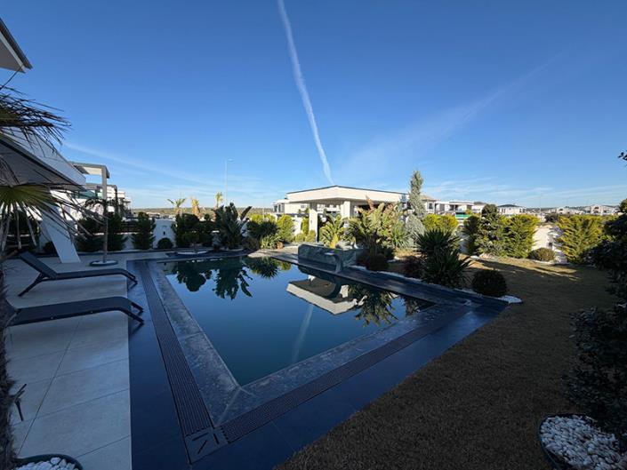 Image No.3-4 Bed Villa for sale