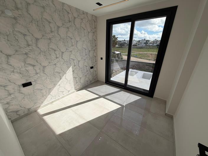 Image No.2-3 Bed Semi-Detached for sale