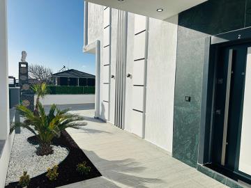 TC1957-entrance-door