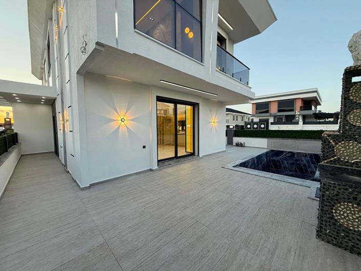 Image No.18-3 Bed Semi-Detached for sale