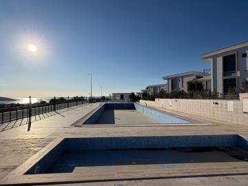 TC1961-large-communal-pool-with-sea-views