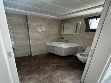 TC1966-family-bathroom