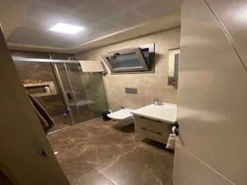 TC1967-family-bathroom