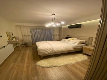 TC1967-spacious-bedroom