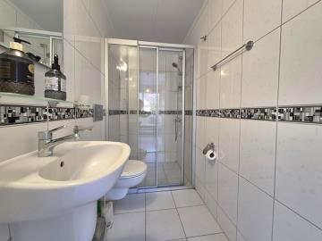 TC1969-family-bathroom