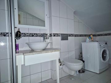 TC1969-fully-tiled-bathroom