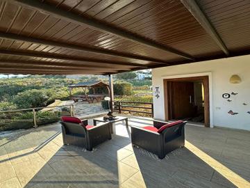 TC1959-seating-area-on-terrace