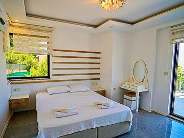 TC1973-large-bedroom