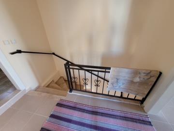 TC1976-duplex-stairs