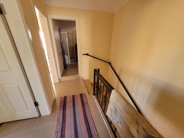 TC1976-first-floor-landing