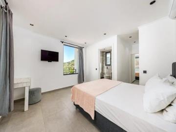 TC1979-double-bedroom