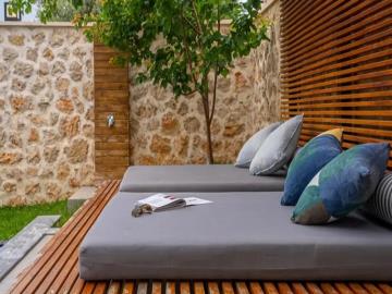 TC1979-outside-space