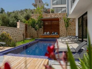 TC1979-private-pool-and-gardens