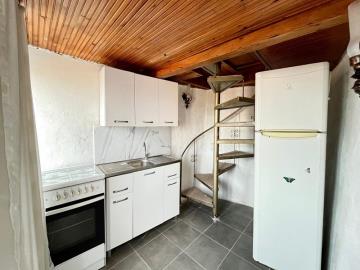 TC1984-apartment-kitchen