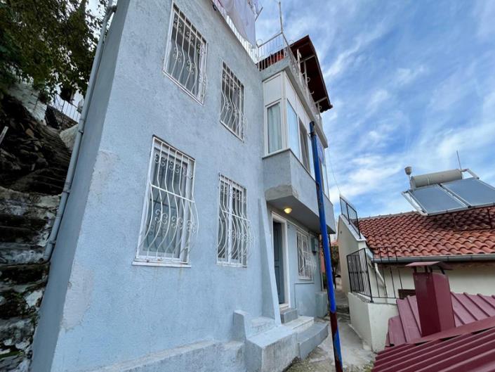 Image No.17-3 Bed House for sale