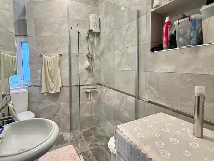 Image No.11-3 Bed House for sale