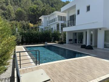 TC1986-good-size-private-pool