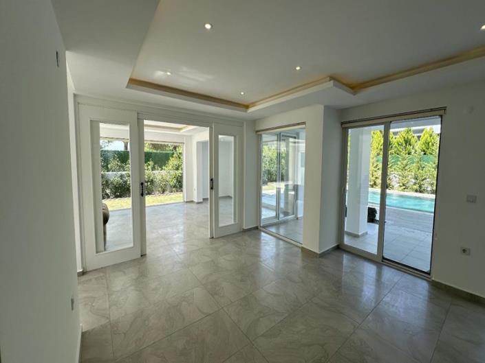 Image No.27-5 Bed Villa for sale