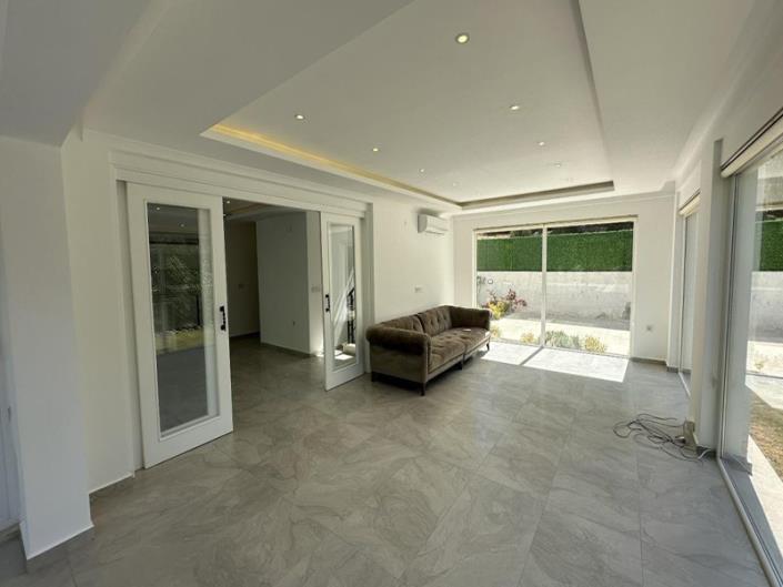 Image No.36-5 Bed Villa for sale