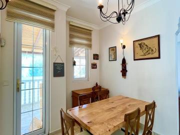 TC1987-dining-area-leading-to-terrace