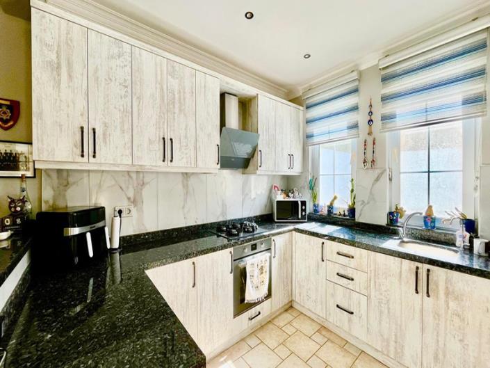 Image No.8-5 Bed Semi-Detached for sale