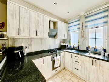 TC1987-fitted-modern-kitchen