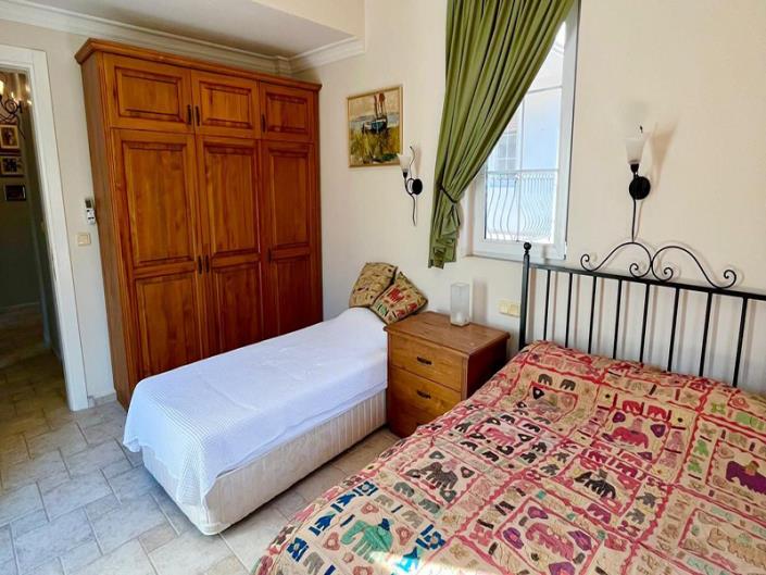 Image No.11-5 Bed Semi-Detached for sale