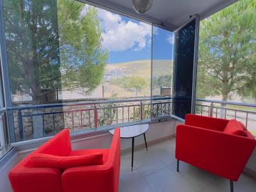 TC1988-back-balcony-seating-area