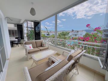 TC1988-entertaining-area-on-balcony