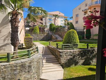 TC1990-beautiful-landscaped-gardens