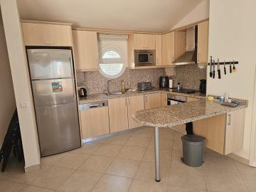 TC1990-modern-fitted-kitchen