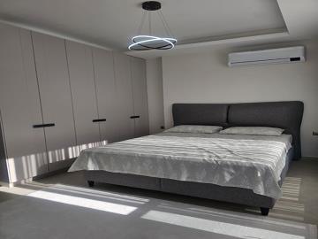 TC1991-bedroom-with-built-in-wardrobes