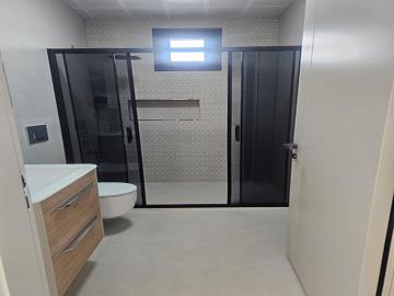TC1991-family-bathroom