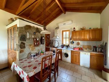 TC1994-kitchen-and-dining-area