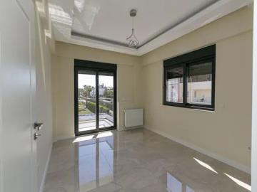 TC1995-bedroom-with-balcony