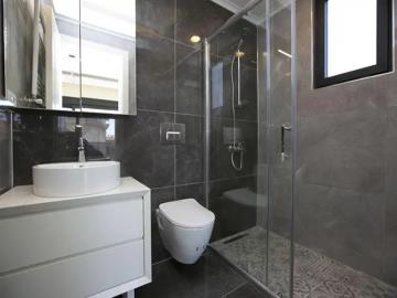 TC1995-en-suite-bathroom