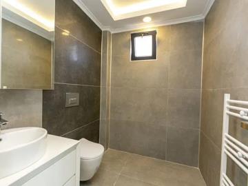 TC1995-large-bathroom