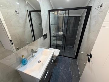 TC2000-en-suite-bathroom