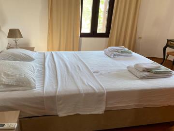 TC2001-bedroom