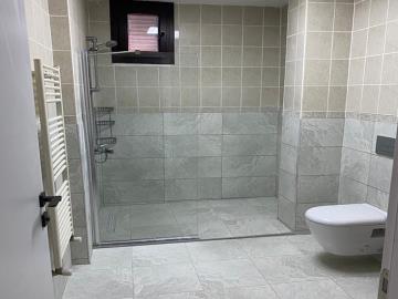 TC2001-family-bath