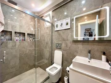 TC2004-family-bathroom
