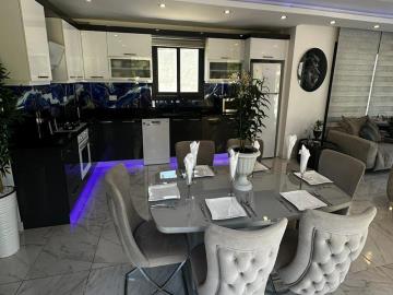 TC2005-kitchen-and-dining-area