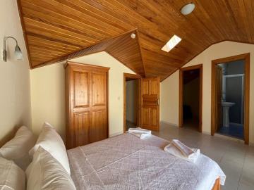 TC2006-bedroom-with-en-suite